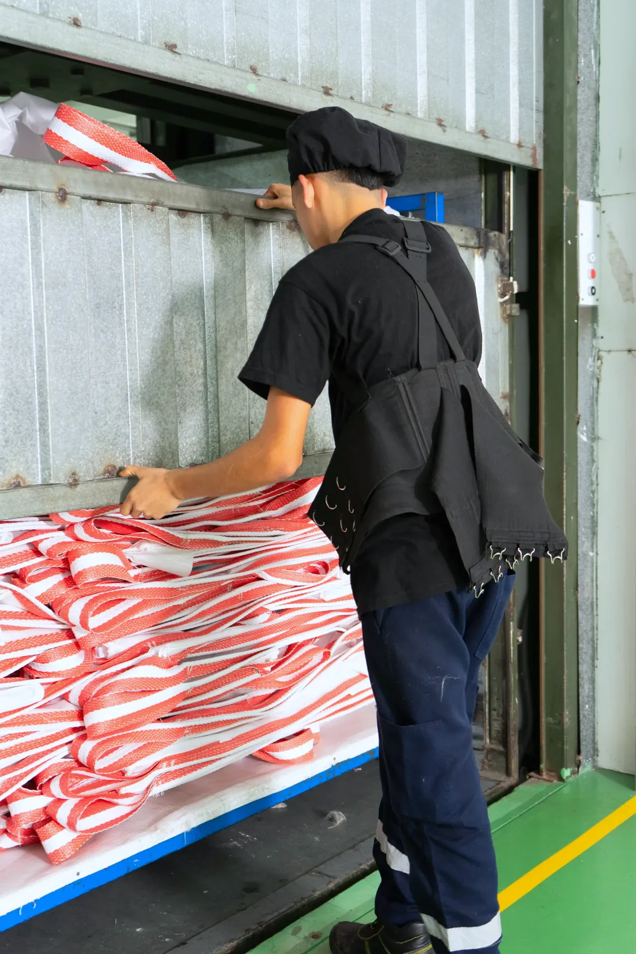 Operator loading finished Big Bags at the NEGASAC plant